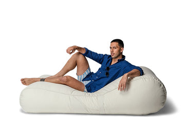 Malibu Lounger vanilla man posing